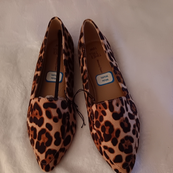 Shoes - LADIES LEOPARD PRINT FLATS SIZE 10 WIDE New without tags